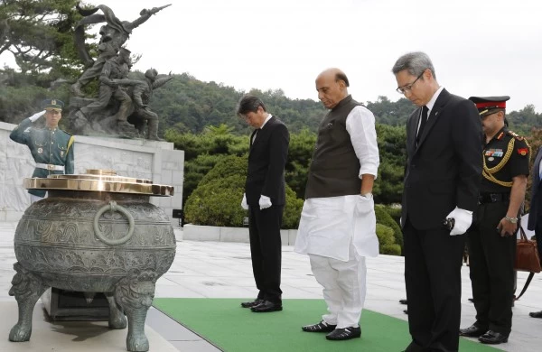 The two leaders comprehensively review bilateral defence co-operation