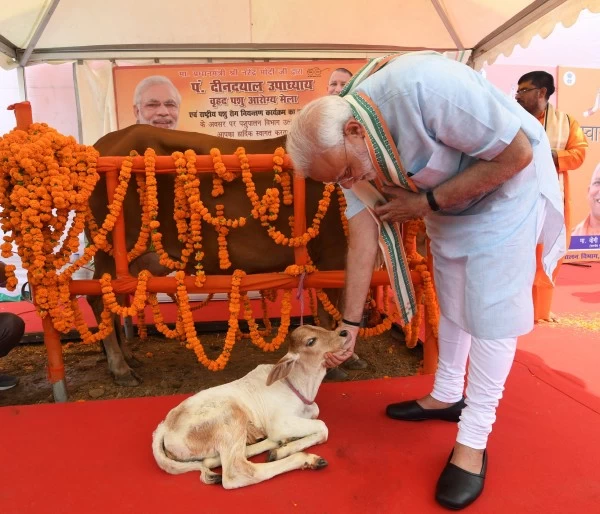 PM in Mathura : Modi Calls on the Youth to Innovate Solutions