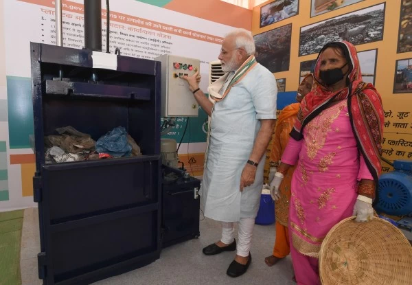 प्रधानमंत्री नरेन्द्र मोदी ने  युवाओं का आह्वान किया, प्लास्टिक एकल इस्तेमाल को घटाने के लिए आगे आएं