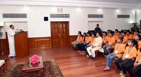 जल संरक्षण और प्लास्टिक के एकल उपयोग की समाप्ति को जन आंदोलन बनाएं: उपराष्ट्रपति