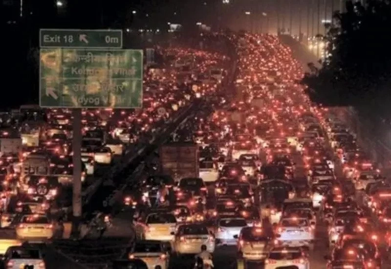 नए साल का जश्न ना हो जाए फीका, 31 दिसंबर को बाहर जाने से पहले जानें ट्रैफिक एडवाइजरी