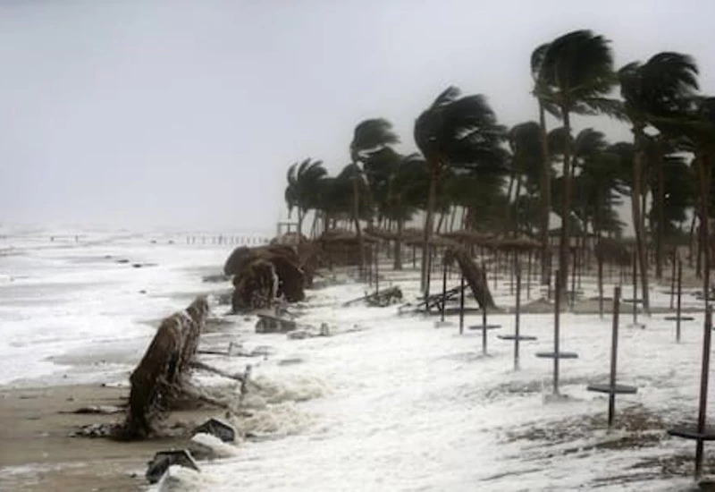 तूफान निसर्ग हुआ उग्र, गुजरात-महाराष्ट्र में NDRF की 33 टीमें तैनात, 20 हजार लोग किए गए रेस्क्यू