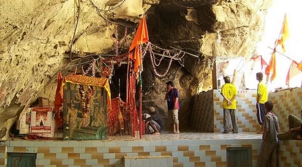 मां हिंगलाज देवी मंदिर , मुस्लिम भी देते हैं सम्मान