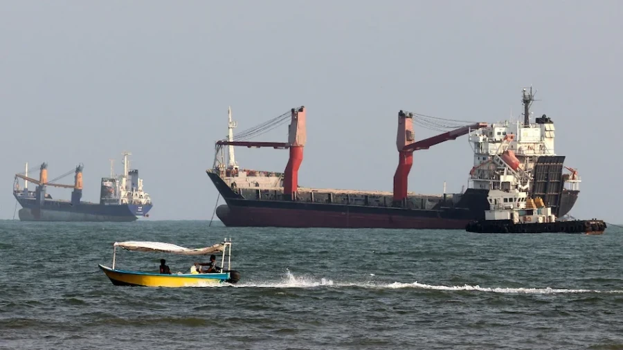 Hormuz Crisis: Trump Threatens Territory Claim as Shipping Halts Amid Attacks