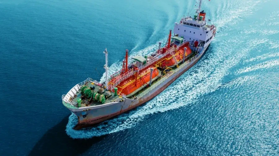 Strait of Hormuz Closure: Russia, USA, and Saudi Arabia Turn Crisis into Opportunity