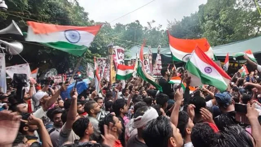 Protesters Clash with RAF During Parliament March, Delhi Police Denies Violence Rumors