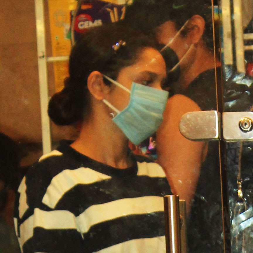 फोटोग्राफर्स की नजर में अंकिता लोखंडे हुईं क्लिक