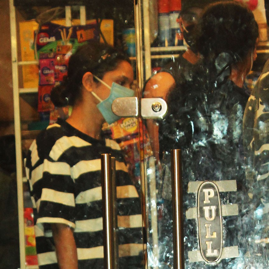 फोटोग्राफर्स की नजर में अंकिता लोखंडे हुईं क्लिक