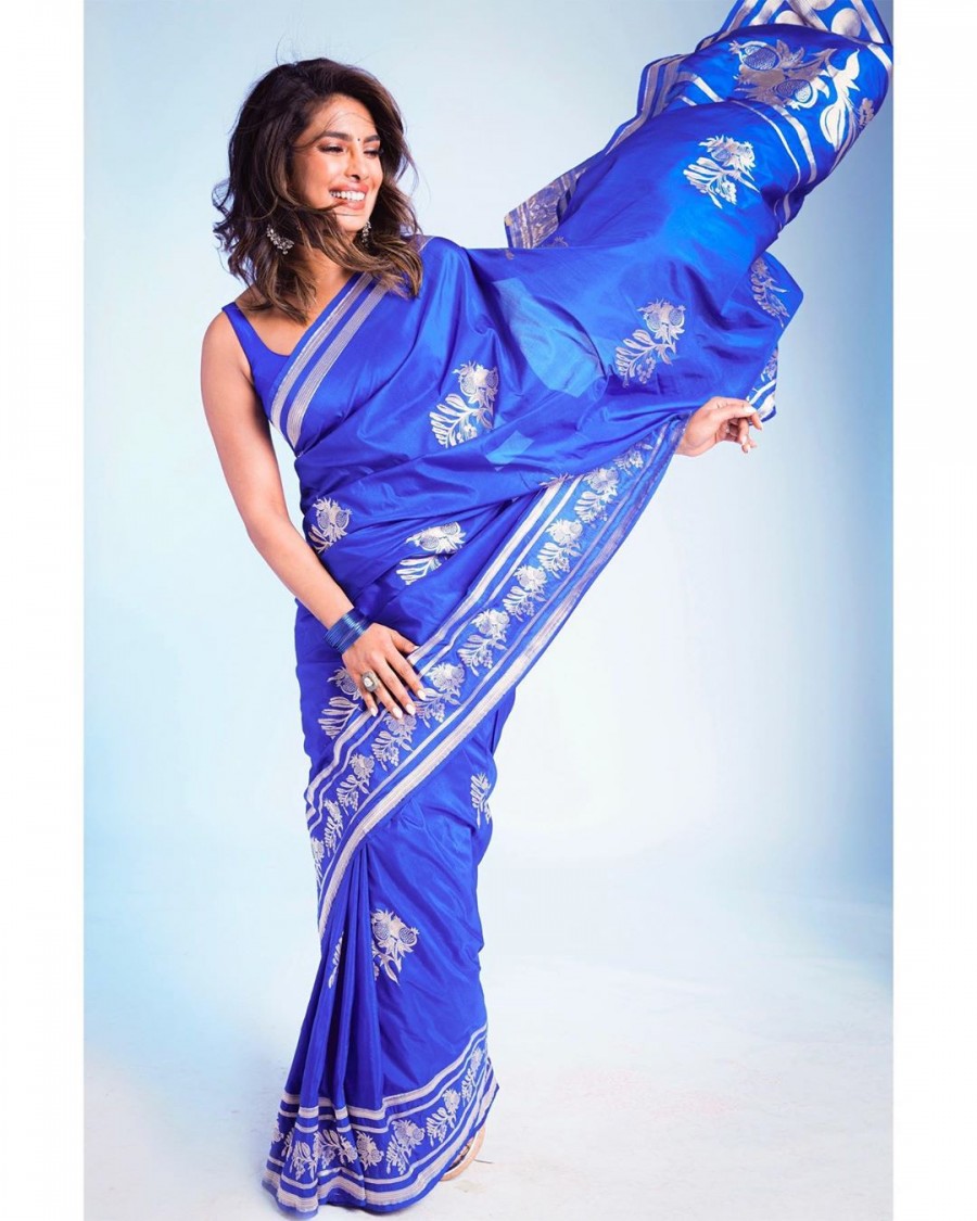 प्रियंका इस ब्लू अवतार में मुंबई में आयोजित उमंग फेस्टिवल में शिरकत करने पहुंची थीं। जहां फोटोग्राफर्स के कैमरों की निगाहें सबसे ज्यादा देसी गर्ल पर थीं।