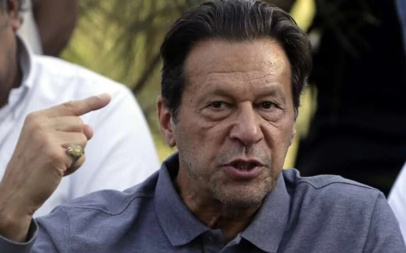 Former Pakistan PM apologises before court for threatening lady judge