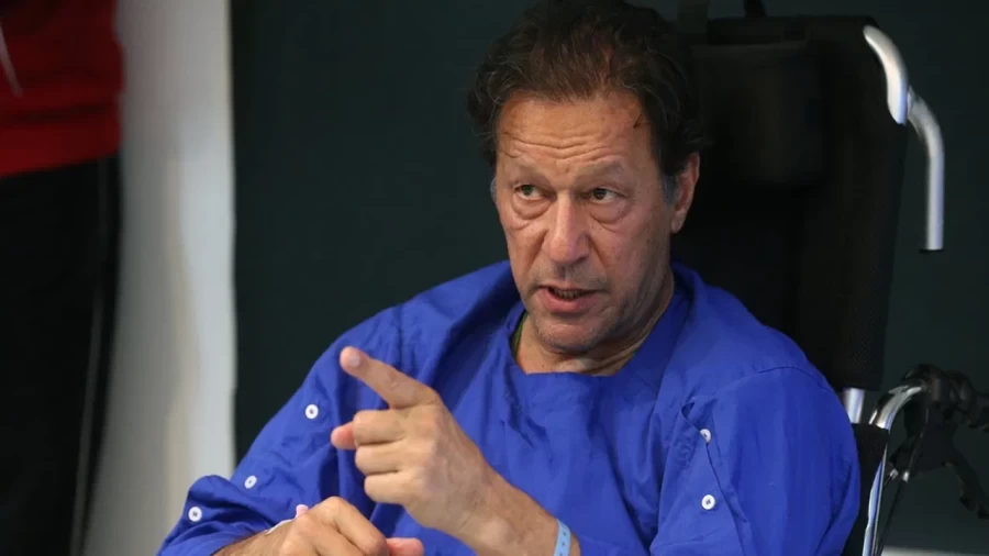 कपिल देव और गावस्कर समेत 14 पूर्व कप्तानों ने इमरान खान के लिए की अपील