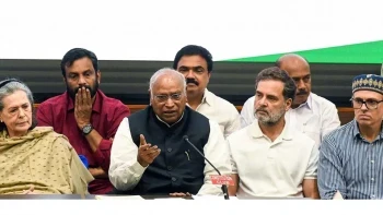 संसद से चुनाव आयोग तक इंडिया ब्लॉक का मार्च, मतदाता सूची पर बड़ा प्रदर्शन
