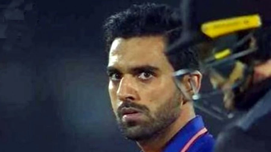 During Indore T20, Deepak Chahar publicly abused Siraj, video went viral