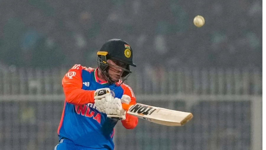 Abhishek Sharma thrashed England bowlers, replied to this comment of Aakash Chopra