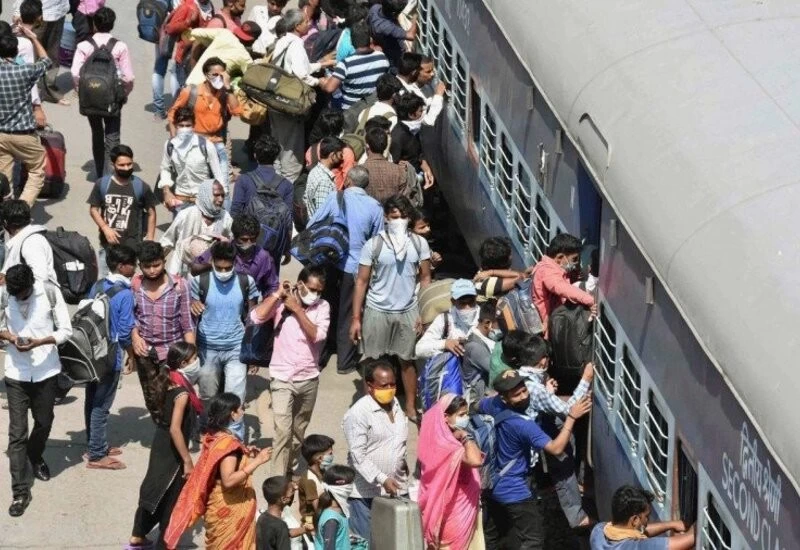 लॉकडाउन में ढील पर स्वास्थ्य विशेषज्ञों की चेतावनी, कहा- आपने बाढ़ के लिए द्वार खोल दिए हैं..