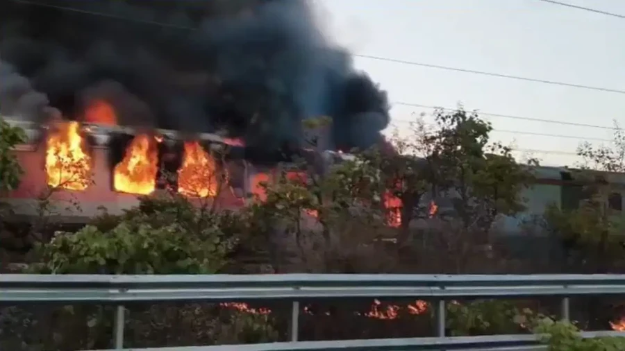 Rajdhani Express Fire: Delhi-Mumbai Rail Route Stalled After Massive Blaze Near Ratlam