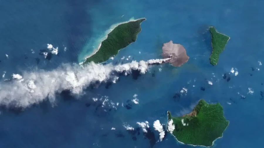 Indonesia Anak Krakatau Volcano Eruption: Ash Hits 50000 Feet, 209 Flights Grounded