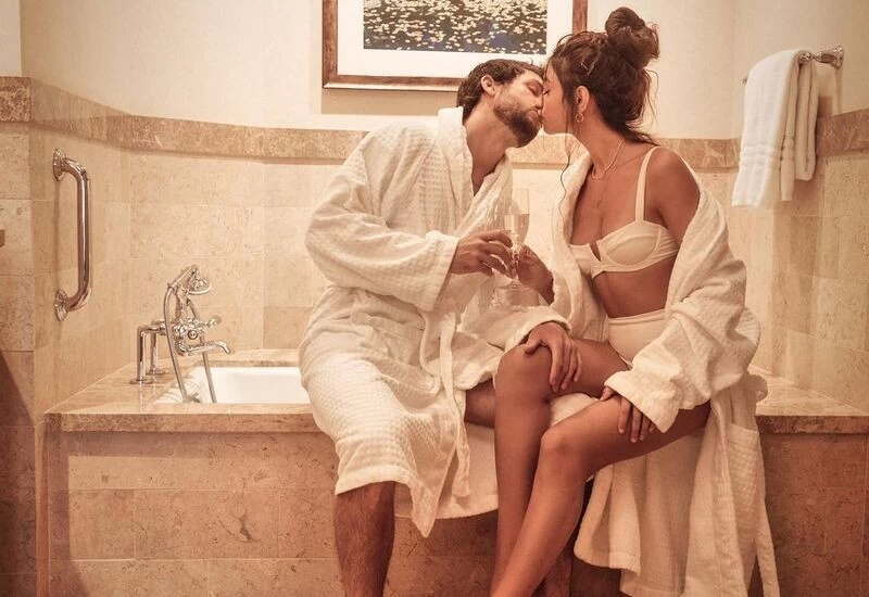 अनन्या पांडे की बॉयफ्रेंड के साथ बाथटब में 'इंटीमेट सीन' करती आयी नजर, फोटोज वायरल