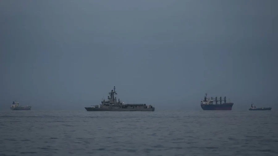 ईरान-अमेरिका तनाव: स्ट्रेट ऑफ होर्मुज में 15 अमेरिकी युद्धपोत तैनात, नाकेबंदी शुरू