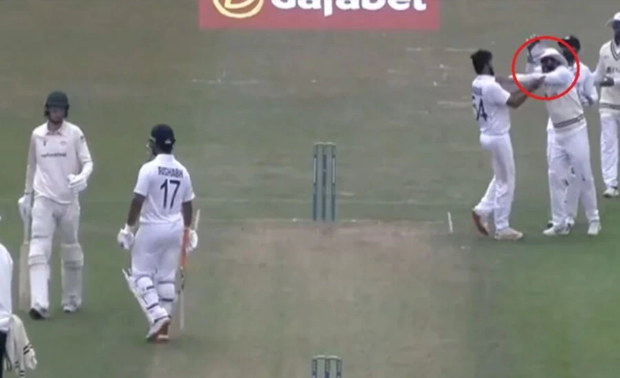 Practice match ravindra jadeja pushes shardul thakur video went viral