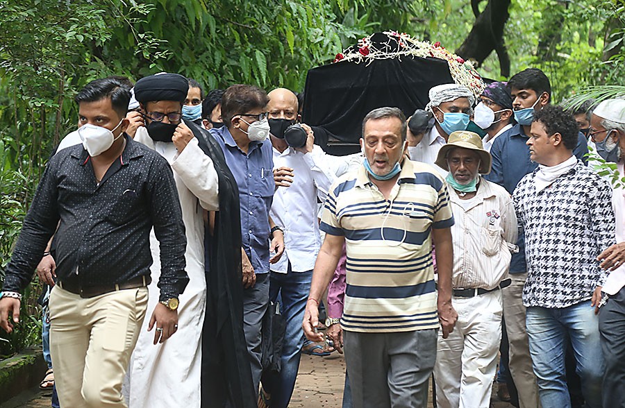 तस्वीरों में देखिए कैसे विदाई हुई कॉमेडी की दुनिया के एक सितारे की