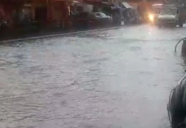 जयपुर में एक घंटे तेज बारिश के बाद सड़कें जलमग्न, प्रदेश के 17 शहरों में अगले 24 घंटे में भारी बारिश