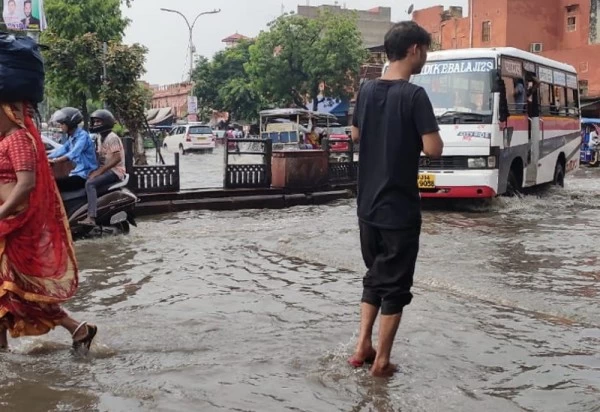 कोटा-झालावाड़ में सेना राहत-बचाव कार्य में जुटी, करौली-धौलपुर में भी चंबल उफान पर 