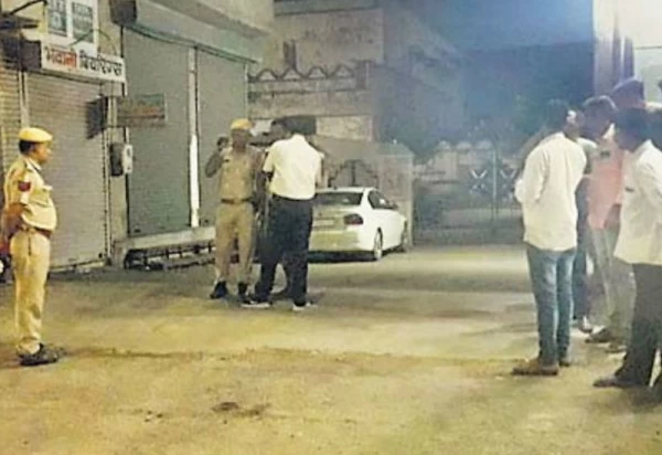 बदमाशों की बीएमडब्ल्यू खराब हुई तो फायरिंग करके परिचित की कार लूटी, 10 किमी बाद दूसरी कार लूटी