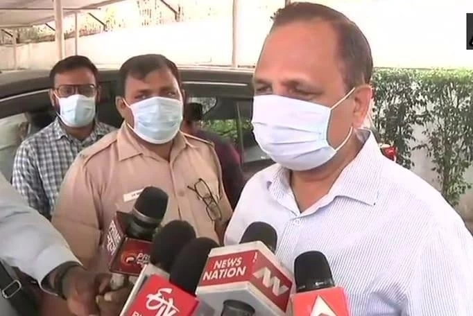 Delhi govt requests Centre to increase COVID-19 hospital beds