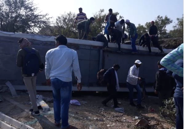 सड़क हादसे में नवविवाहित दंपत्ति की दर्दनाक मौत