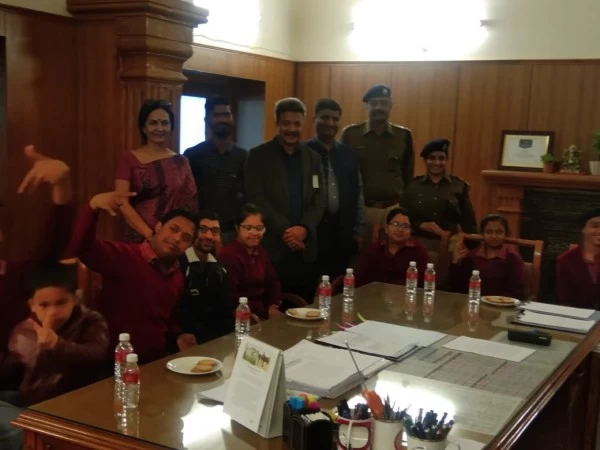 जयपुर: पुलिस कमिश्नर से दिशा संस्था के छात्रों ने की मुलाकात