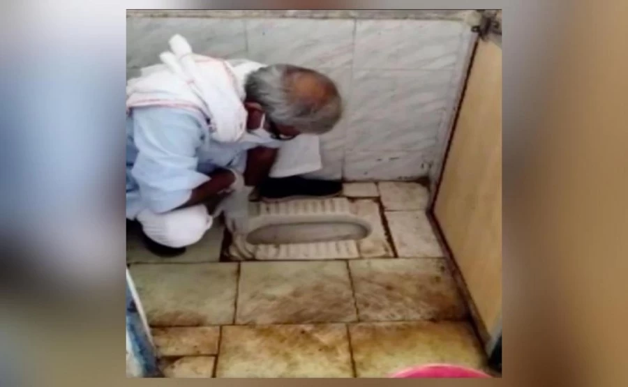 BJP MP clean dirty toilet of Covid-19 care center in MP, video goes viral
