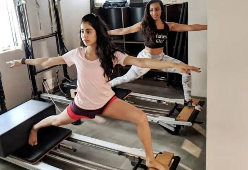 Janhvi Kapoor sings song Sheila Ki Jawani during tough workout at Gym funny  video viral