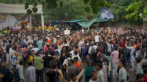 Jantar Mantar Unrest: ACP Vivek Bhagat Injured in Violent Clash at Tolstoy Marg
