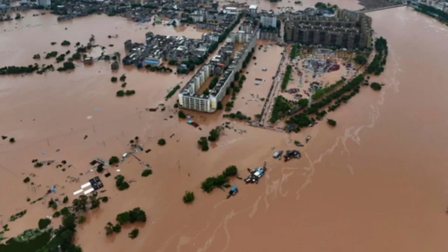 जापान के ओकिनावा में तूफान साउडेल का कहर: 150 उड़ानें रद्द और 30000 घरों की बिजली गुल