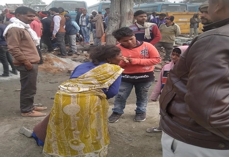 झांसी में हुआ बड़ा हादसा, दीवार गिरने से दबे 15 मजदूर, 5 की मौत