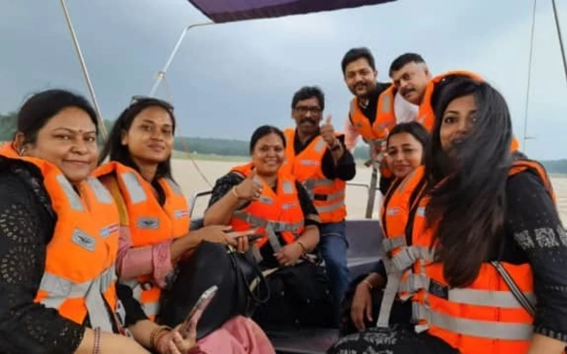 Jharkhand political Crisis Team CM Hemant Soren Boat Ride Outside Ranchi here Points