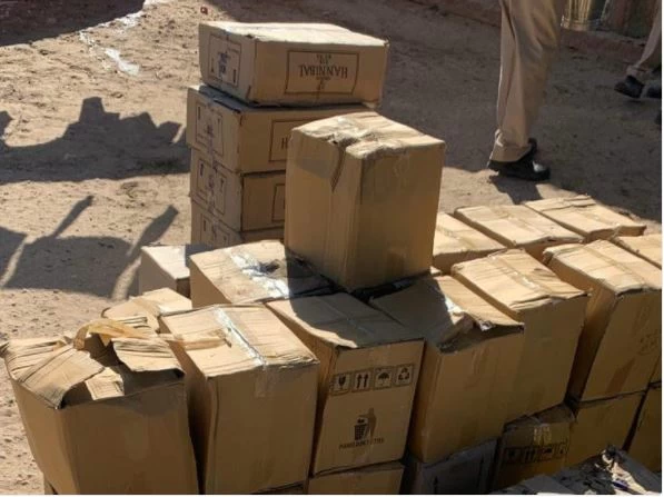 तस्करों का शराब छुपाने का अविश्वनीय तरीक़ा