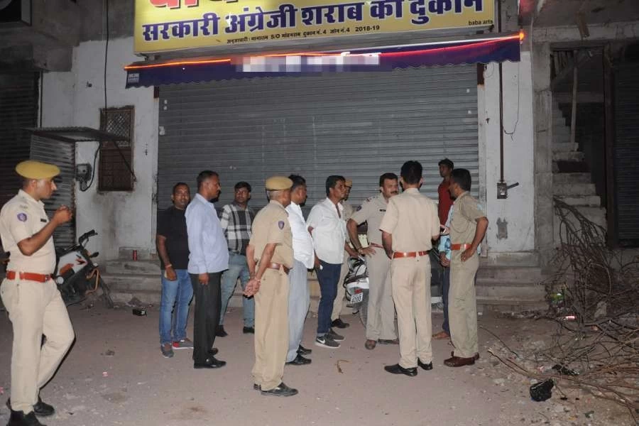 जोधपुर में सेल्समैन ने देर रात शराब देने से मना किया तो दो युवकों ने 3 गोलियां दागी