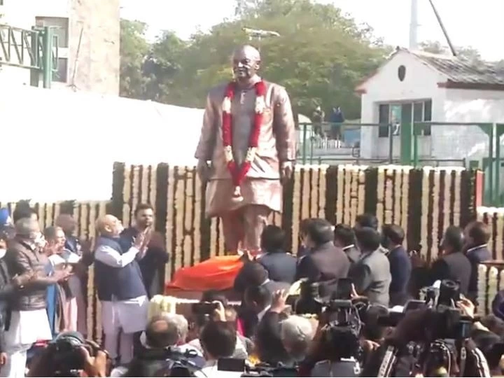 फिरोजशाह कोटला में वित्त मंत्री जेटली की मूर्ति का अनावरण