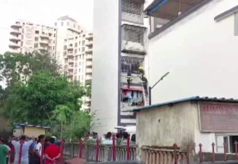 नवी मुंबई में बड़ा हादसा, इमारत की छठी मंजिल का स्लैब गिरा; सात लोग अस्पताल में भर्ती