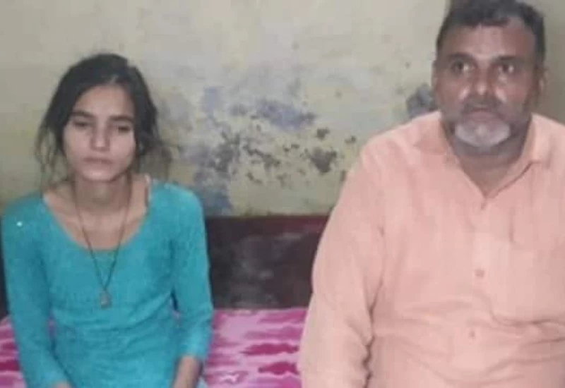 The policemen hanged the younger sister by killing her sister.