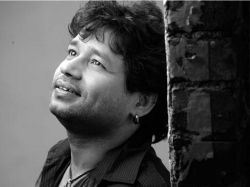 Bottle thrown at kailash kher during an event in karnataka for not singing kannada song