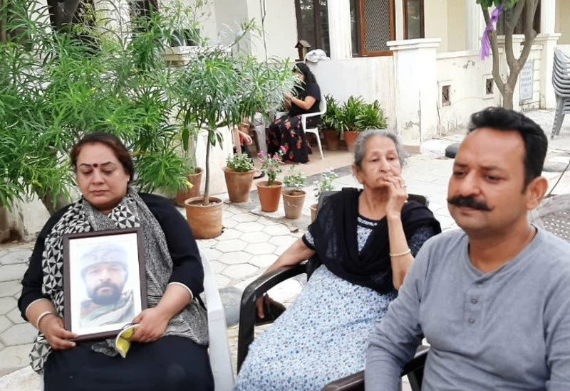 शहीद कर्नल ने बेटी से कहा था- ऑपरेशन खत्म करके घर लौटूंगा, पत्नी बोलीं- आंसू नहीं बहाऊंगी