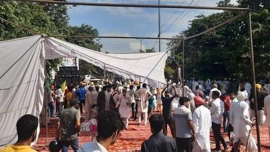 Mobile internet, SMS to remain suspended in Karnal as farmers' protest enters 3rd day