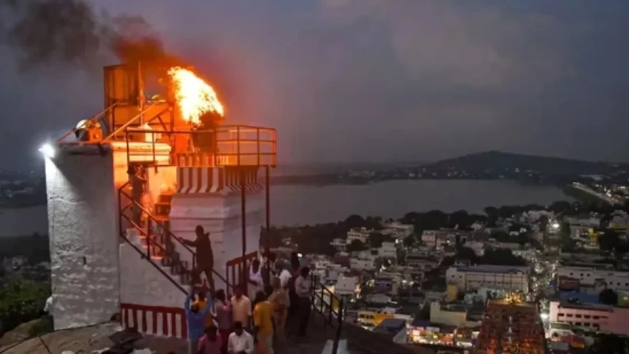 Madras High Court Upholds Karthigai Deepam Lighting on Thiruparankundram Hill Amid Dargah Dispute