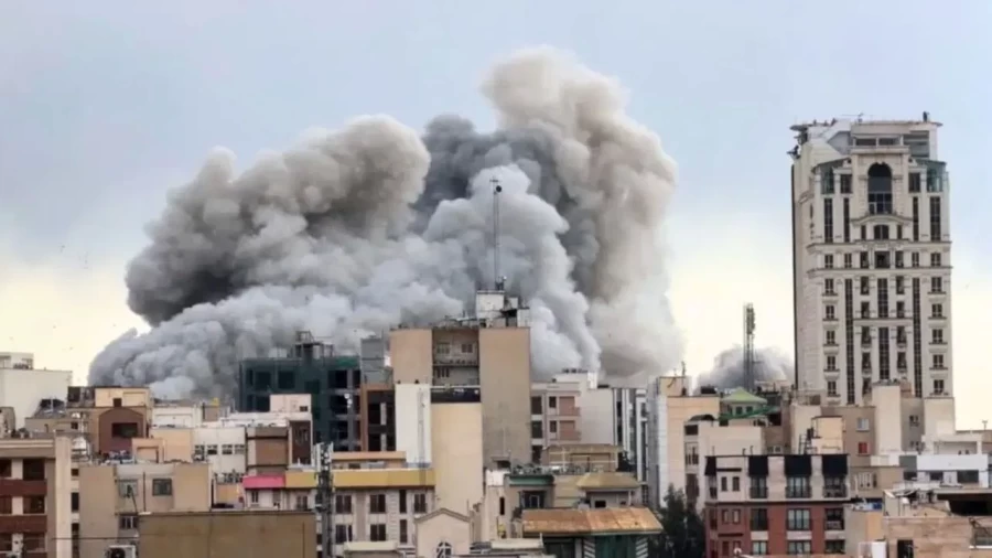 खर्ग आइलैंड पर अमेरिकी हमला: ट्रंप ने ईरानी सैन्य ठिकाने नष्ट करने का दावा किया