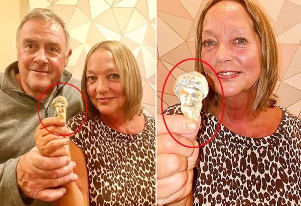 महिला को समुद्र तट पर मिली अजीब सीप, जिसमें नजर आ रहा लादेन का चेहरा 