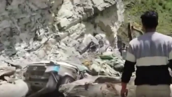 हिमाचल के लाहौल स्पीति में भीषण हादसा: मलबे में दबी टैक्सी, 13 लोगों की मौत