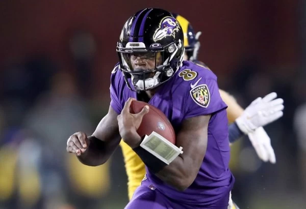 Lamar Jackson torches Rams for 5 touchdowns in the race for Ravens'rout.